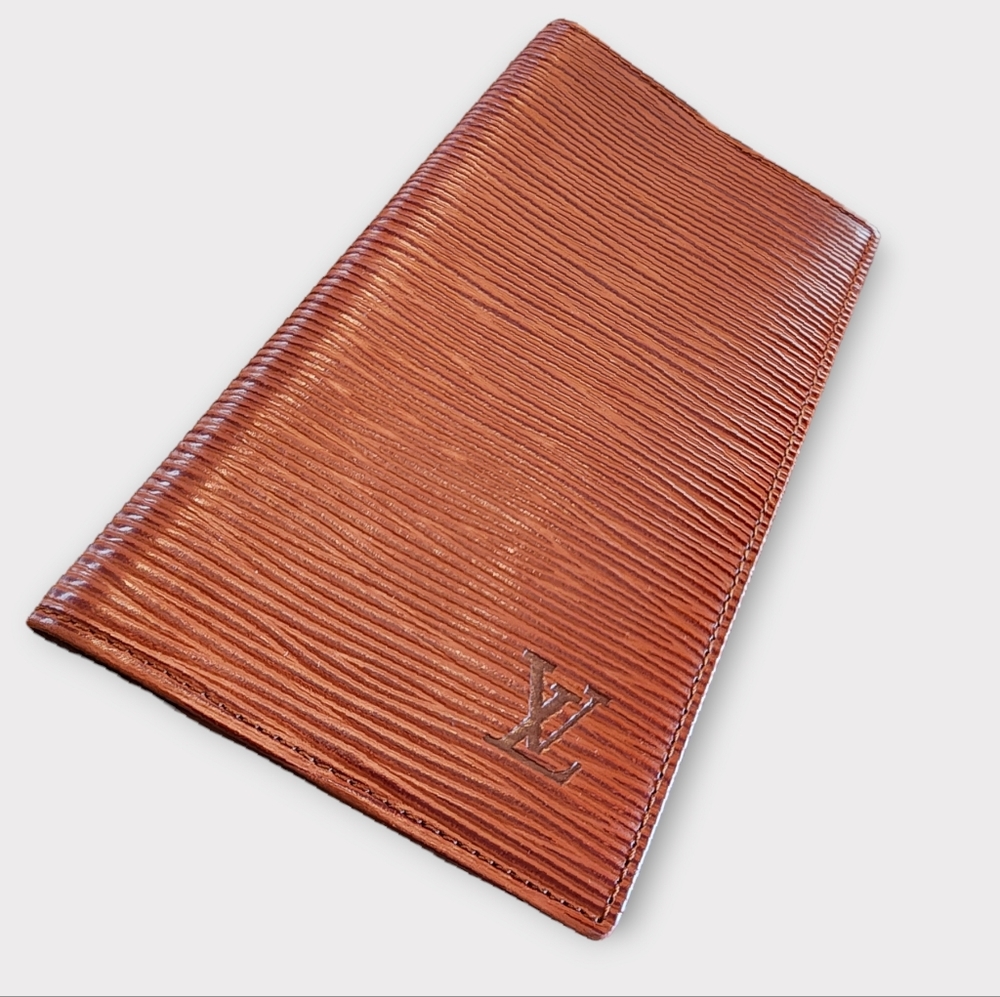 LOUIS VUITTON Epi Checkbook. EXCELLENT CONDITION